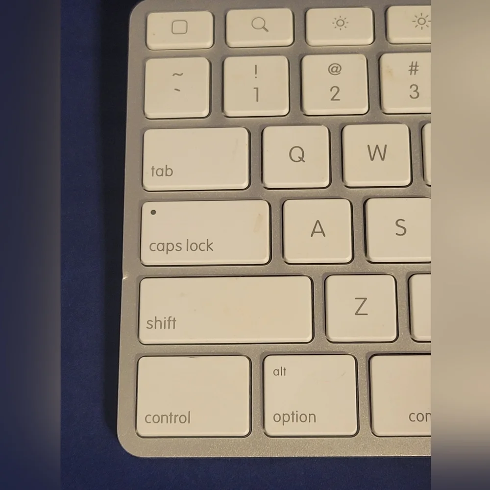 APPLE KEYBOARD DOCK for iPad/iPod/iPhone White Model A1359 Untested